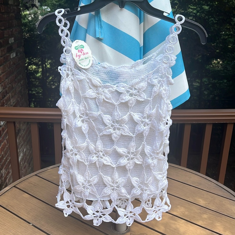 NWT inter lace white crochet tank top. Intricate design. Size medium- large.